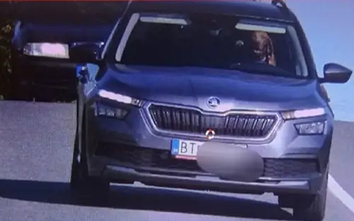 Camera bắn tốc độ cho thấy chó lái xe, chủ biện minh nhưng cảnh sát kết luận &quot;lươn lẹo&quot;