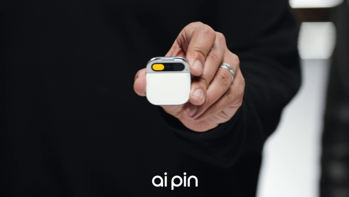 Smartphone AI Pin. Ảnh: Humane
