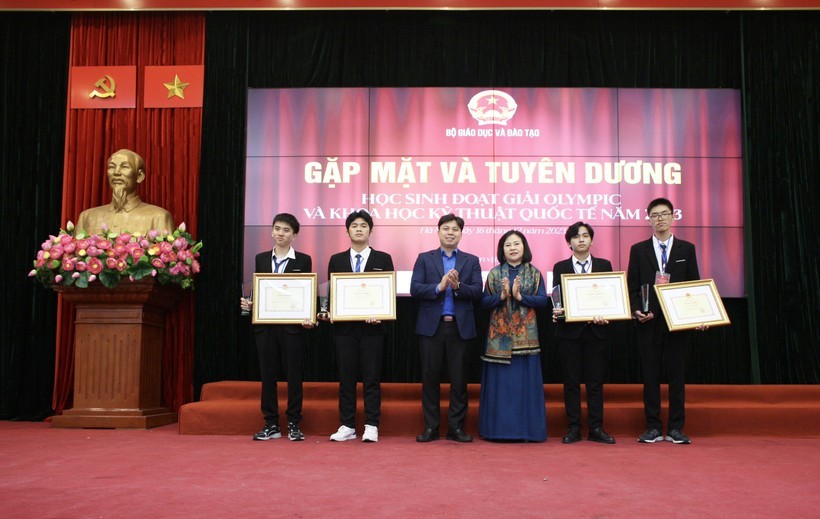 100% thí sinh Việt Nam đoạt giải tại các kỳ thi Olympic và Khoa học kỹ thuật quốc tế 2023