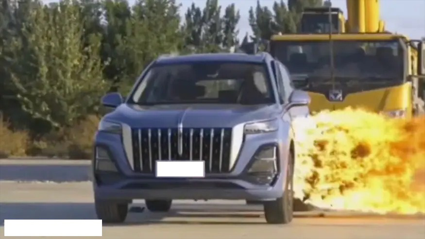 Chiếc SUV cỡ trung Trung Quốc phải trải qua những bài thử va chạm đầy kỳ lạ - Ảnh cắt từ video, nguồn: InsideChinaAuto